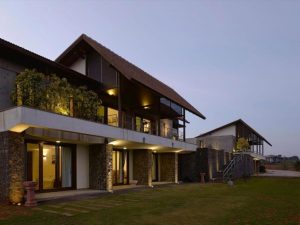 Splitting a Villa Between Two or Three Families